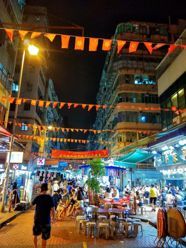 temple street night market